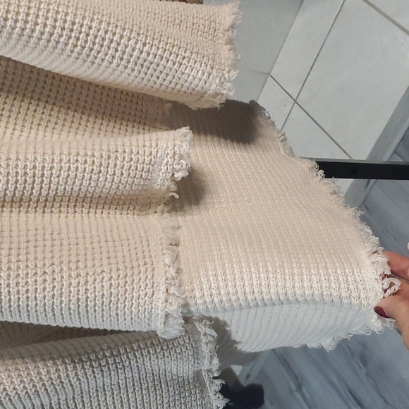 FREE PEOPLE SWEATER - Picture 5 of 7